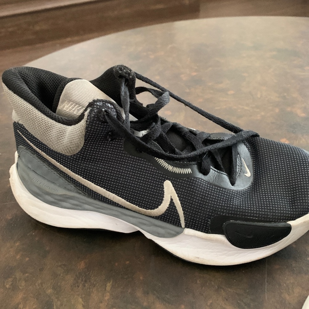 Women’s nike shoes size 7